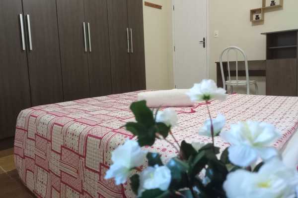 15 quarto com guarda roupa